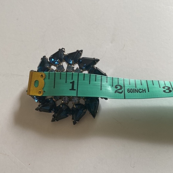 Vintage Sparkly Blue Rhinestones Brooch - Picture 6 of 6
